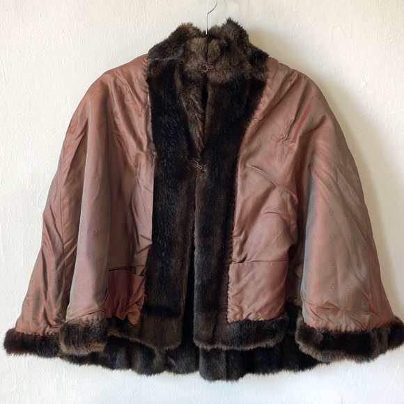 1940s Brown Faux Fur Cape with Rose Silk Faille Lining - Picture 5 of 9